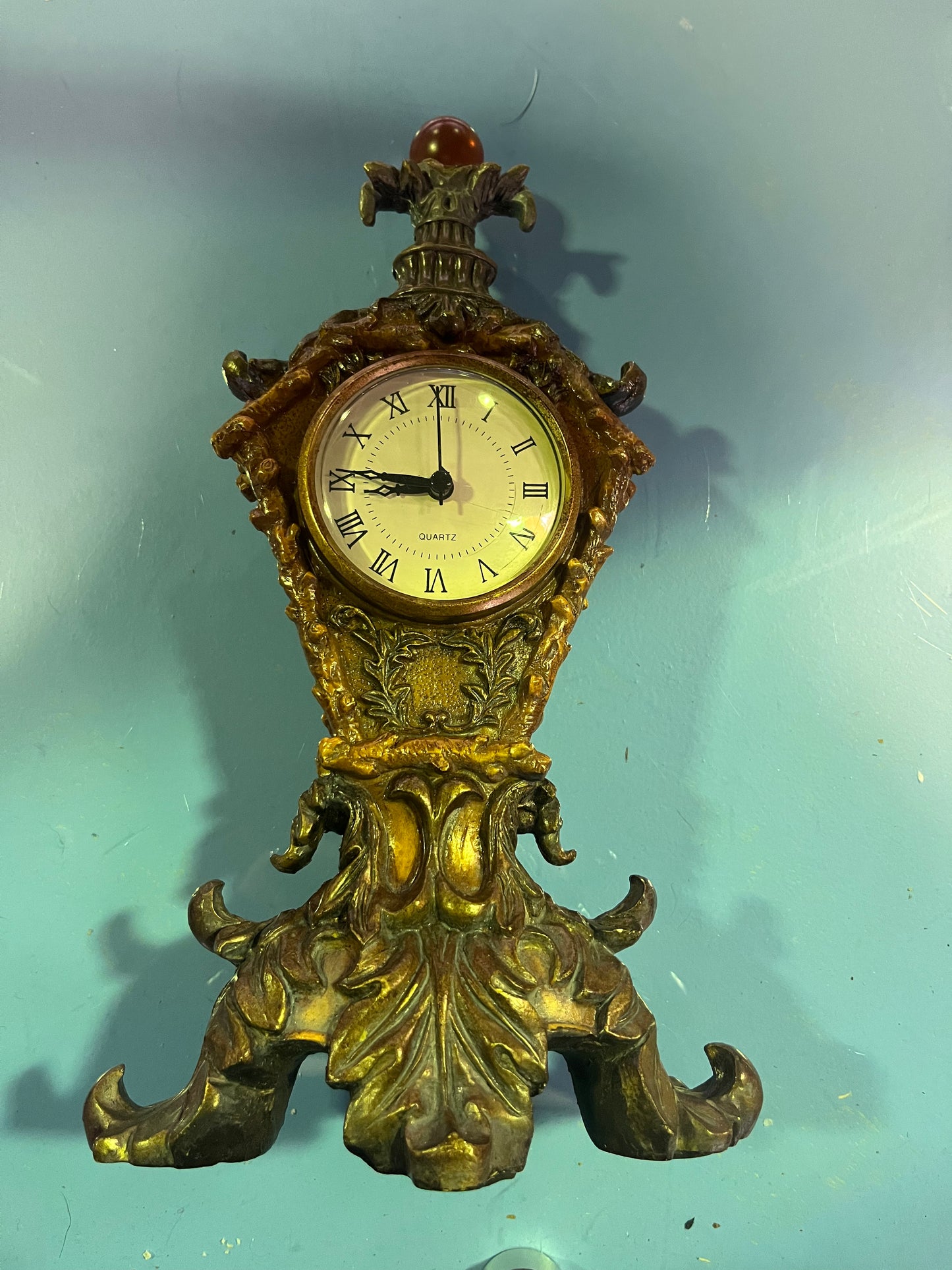 Ornate Vintage-Style Quartz Mantel Clock — Baroque Bronze Look