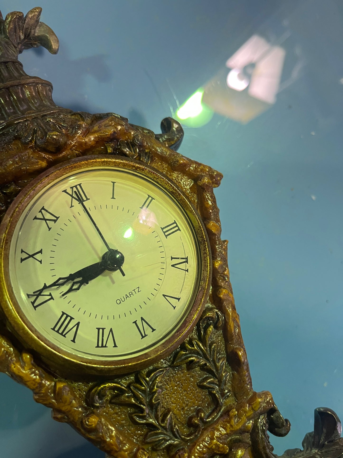 Ornate Vintage-Style Quartz Mantel Clock — Baroque Bronze Look