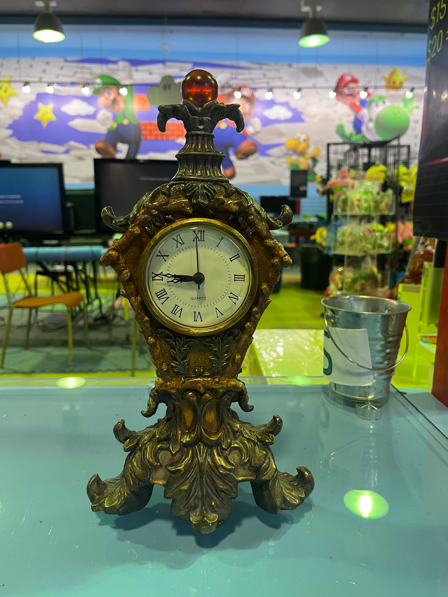 Ornate Vintage-Style Quartz Mantel Clock — Baroque Bronze Look
