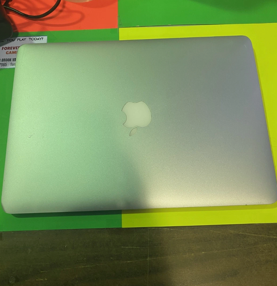 2013 Macbook Air - Does not power On - Mint Condition - For parts