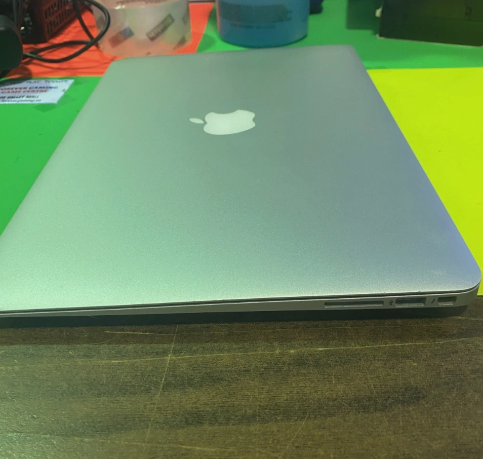2013 Macbook Air - Does not power On - Mint Condition - For parts