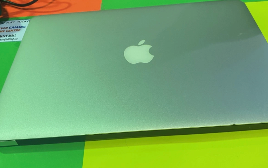 2013 Macbook Air - Does not power On - Mint Condition - For parts