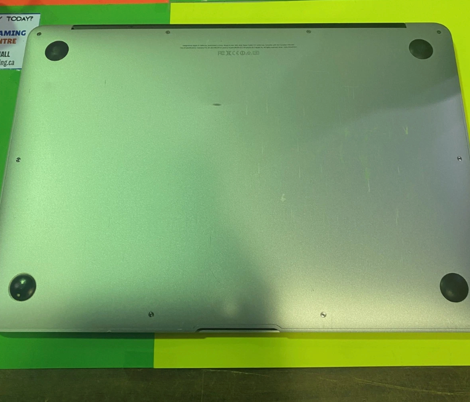 2013 Macbook Air - Does not power On - Mint Condition - For parts