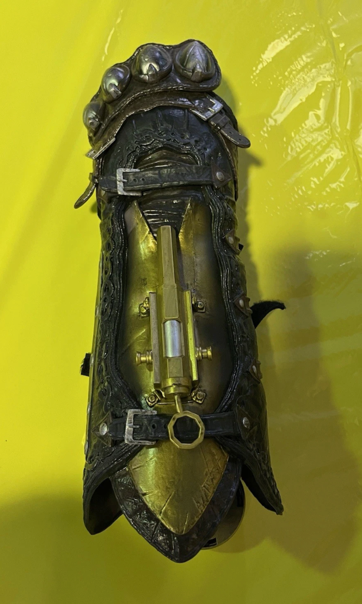 Assassin’s Creed Hidden Blade Gauntlet Replica Ubisoft Collectible Cosplay Prop