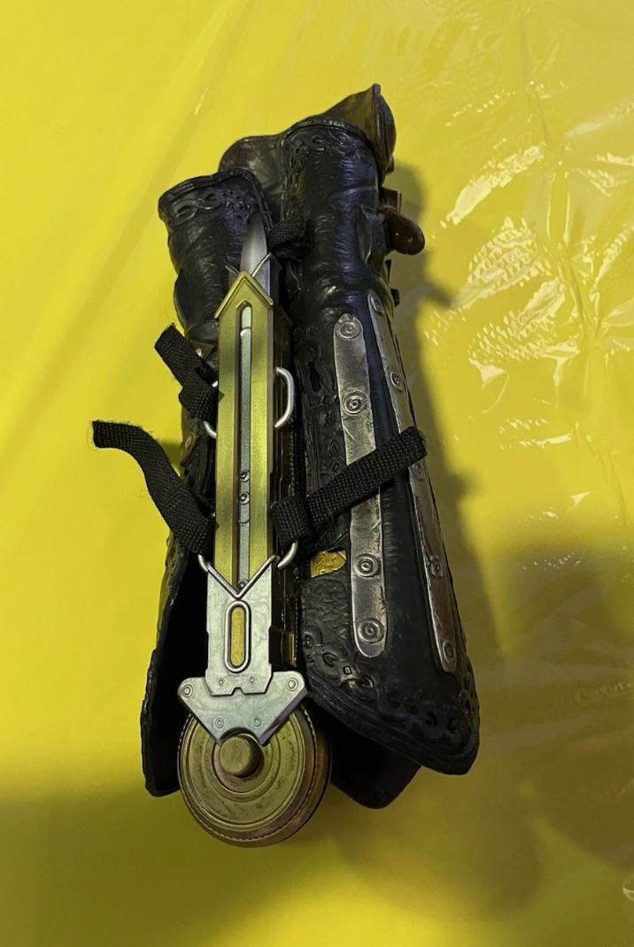 Assassin’s Creed Hidden Blade Gauntlet Replica Ubisoft Collectible Cosplay Prop