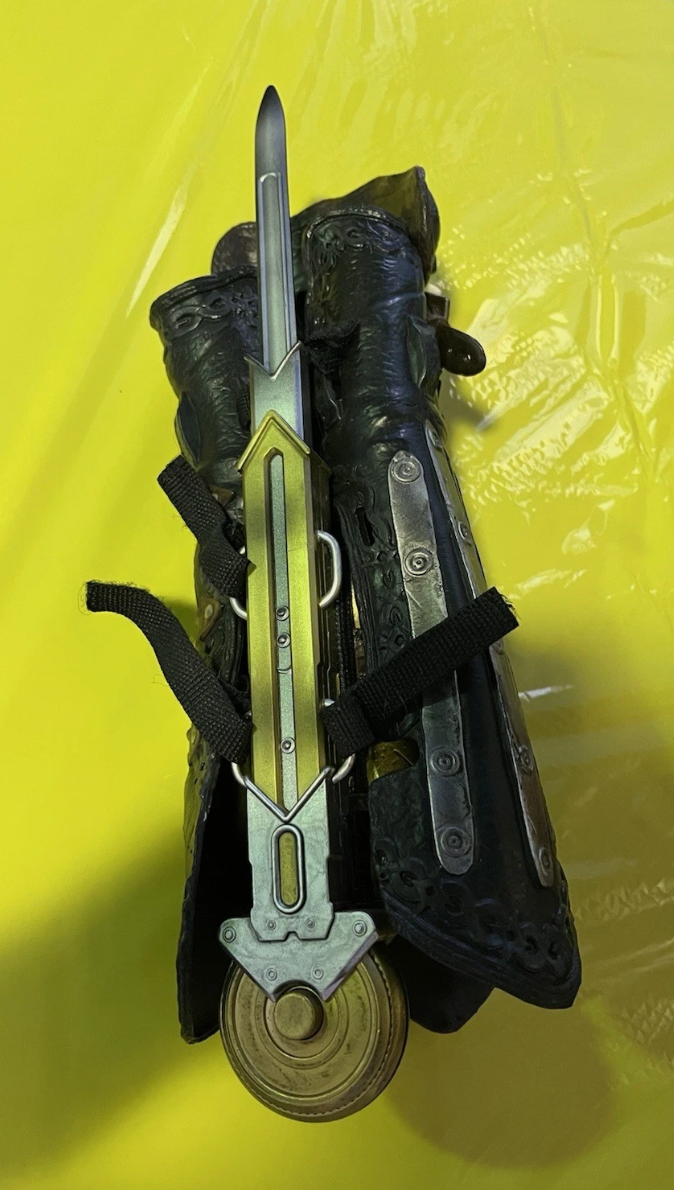 Assassin’s Creed Hidden Blade Gauntlet Replica Ubisoft Collectible Cosplay Prop